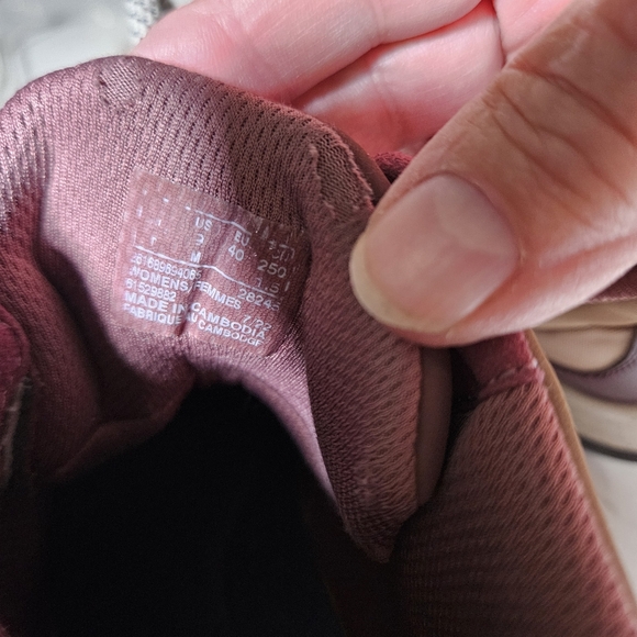 Clarks Women's Burgundy Hiking Boot. Size 9 used - Picture 5 of 5